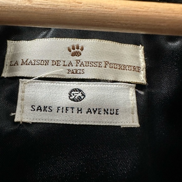 La Maison de la Fausse Fourrure x Sak Fifth Avenue Vintage Faux Fur Cape - Picture 8 of 11